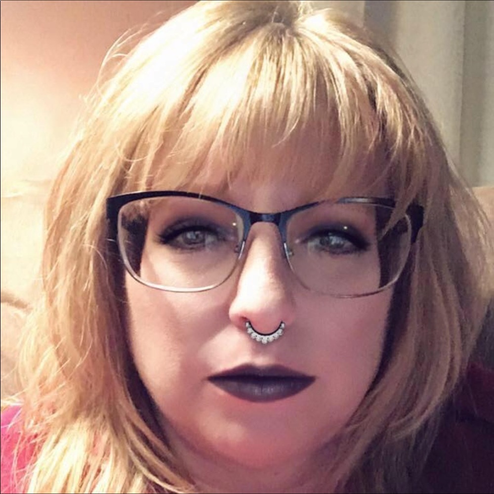 Meet your Posher, Angela